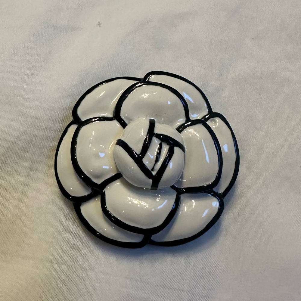 St. John flower enamel pen